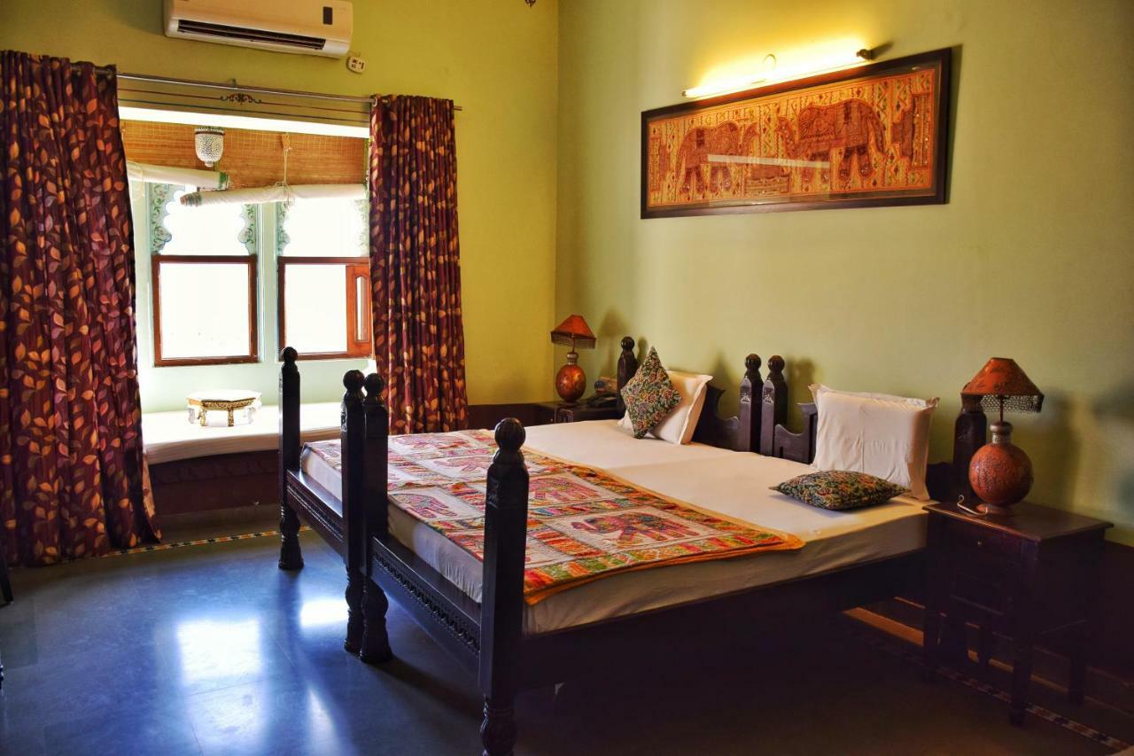 Hotel Kurabar Kothi Udaipur Esterno foto