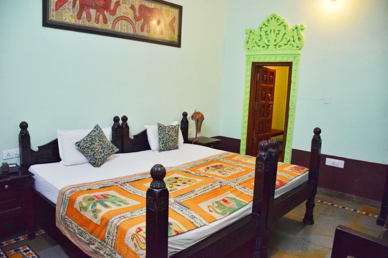 Hotel Kurabar Kothi Udaipur Esterno foto